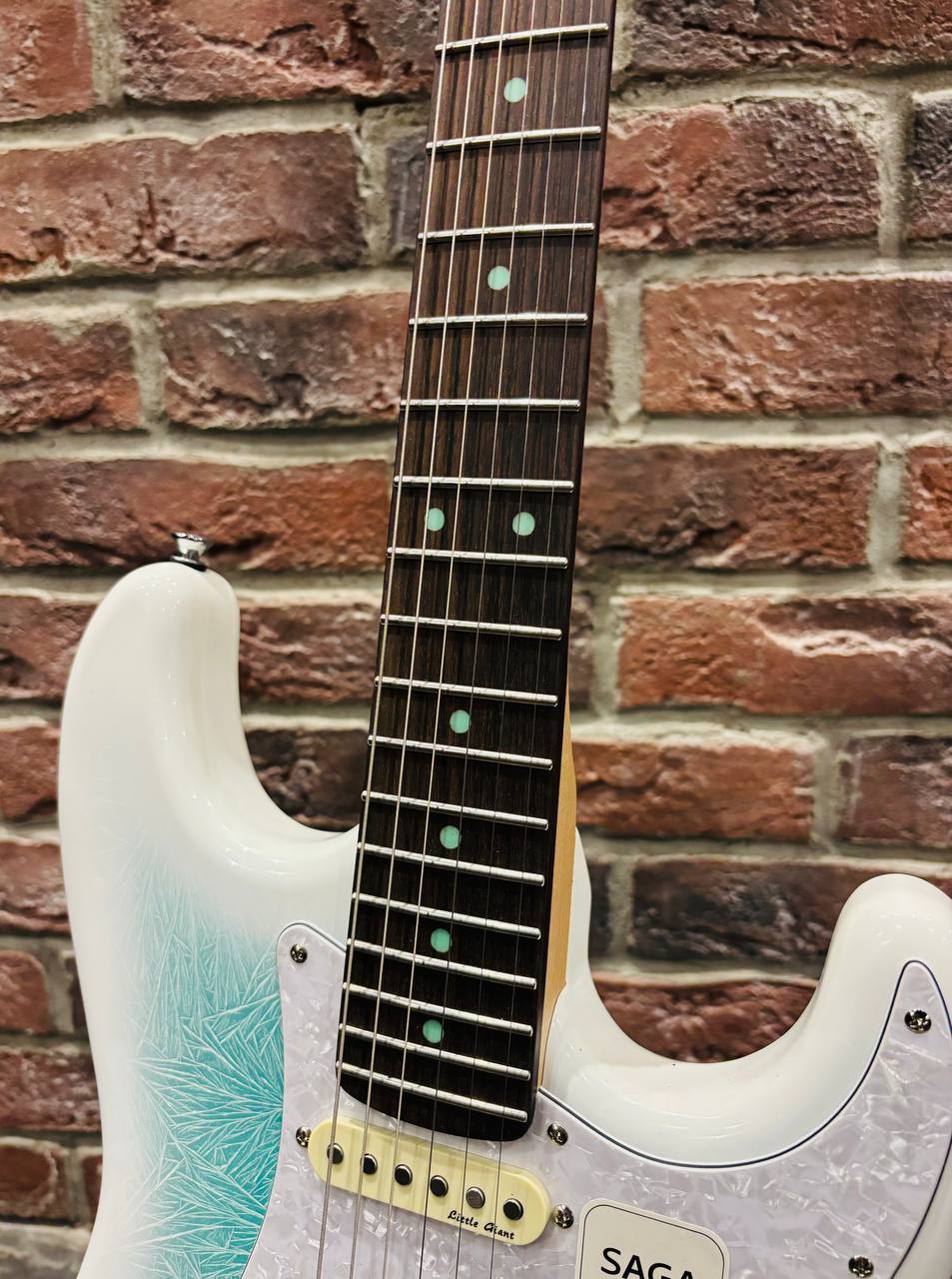 Электрогитара Premium Stratocaster Saga HSS - изображение 5