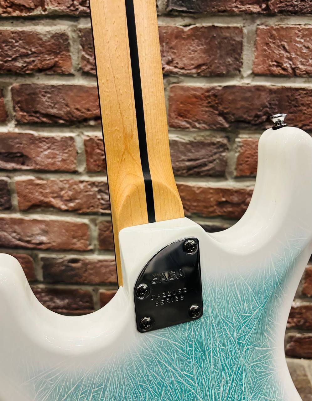 Электрогитара Premium Stratocaster Saga HSS - изображение 6