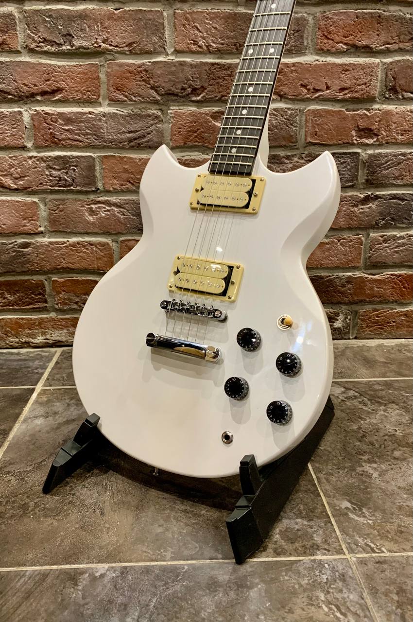 Электрогитара Yamaha SG-200 Custom Pearl White (Группа Кино)
