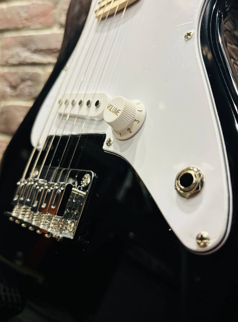 Детская Электрогитара Caraya Stratocaster 1/2  - изображение 3