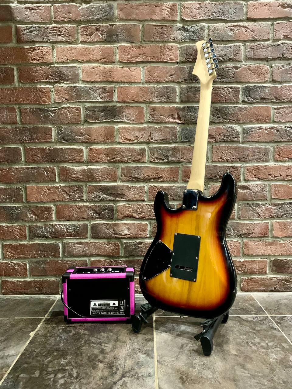 Электрогитара SuperStratocaster + Легкий Комбик 15 (комплект) - изображение 2