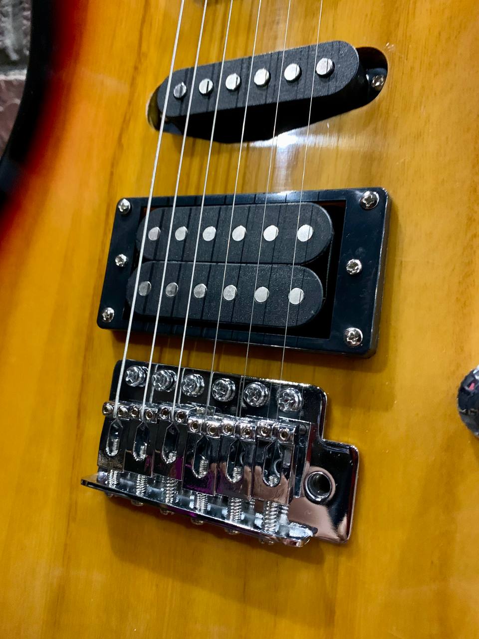 Электрогитара SuperStratocaster + Легкий Комбик 15 (комплект) - изображение 6