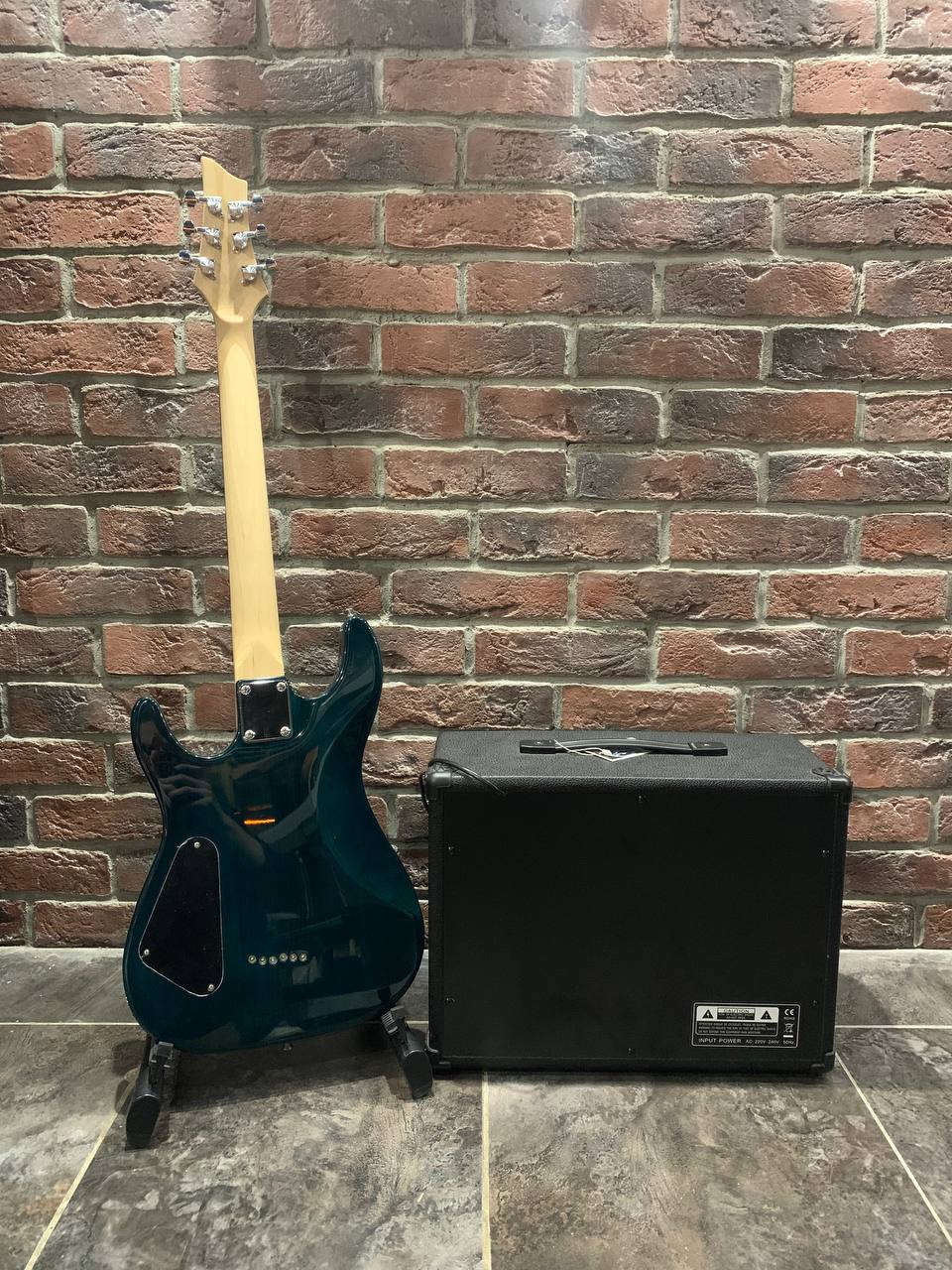 Электрогитара Aion EMG Emerald + Комбик 40 ват с Эффектами (Mic Input) - изображение 2