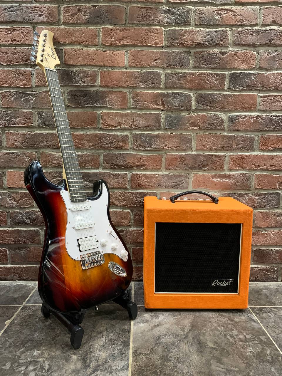 Электрогитара Stratocaster HSS + Комбик с Эффектами 40 ват (комплект)