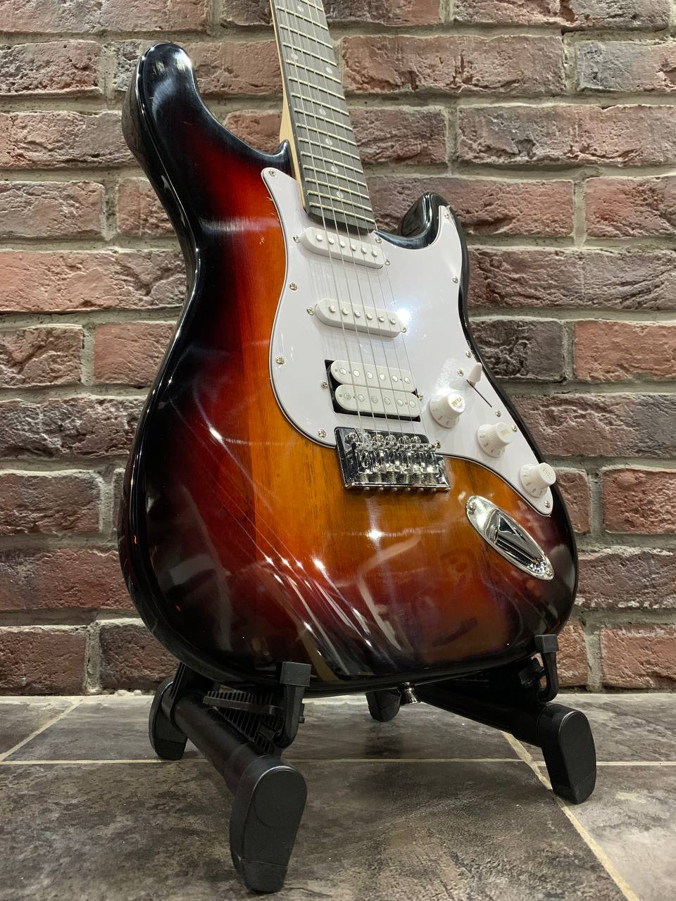 Электрогитара Stratocaster HSS + Комбик с Эффектами 40 ват (комплект) - изображение 3