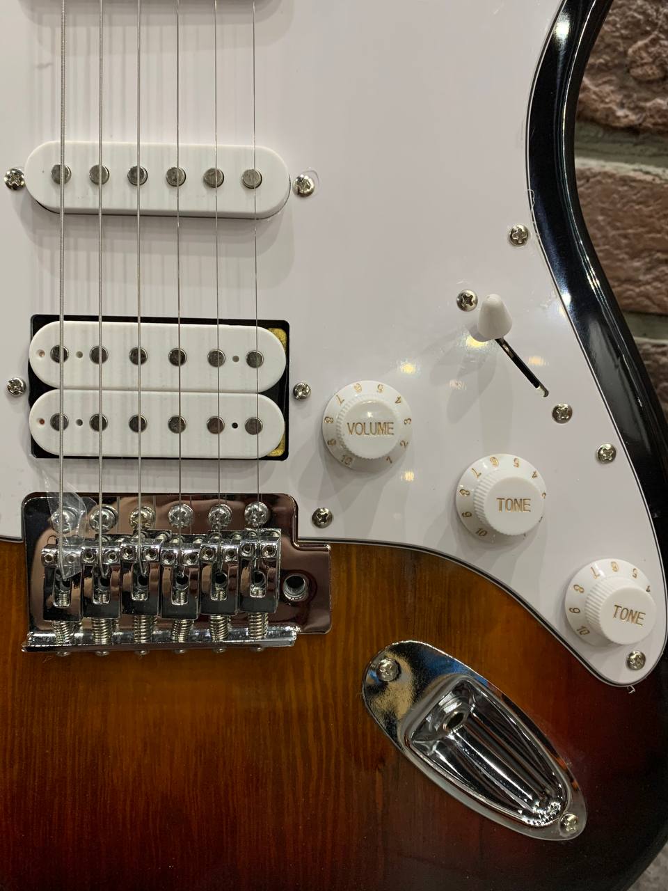 Электрогитара Stratocaster HSS + Комбик с Эффектами 40 ват (комплект) - изображение 7