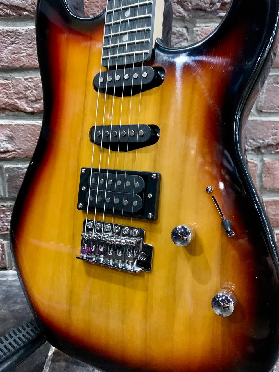 Электрогитара SuperStratocaster HSS + Комбик 15 ват (полный комплект) - изображение 3
