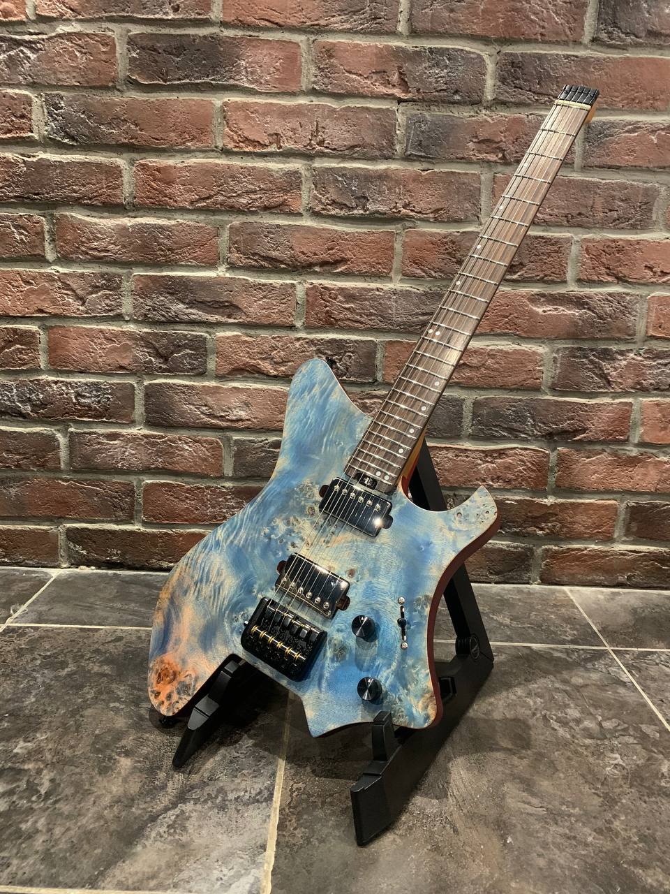 Безголовая Электрогитара Eart Guitar GW2 Headless Blue - изображение 10