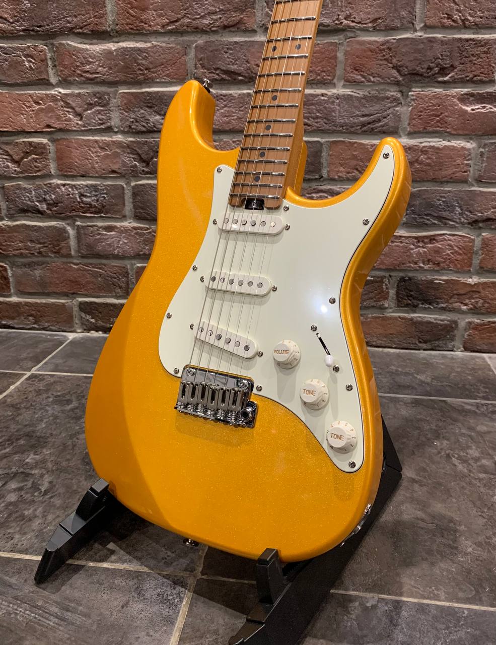 Электрогитара EART Guitar NK-VS60 Gold - изображение 2
