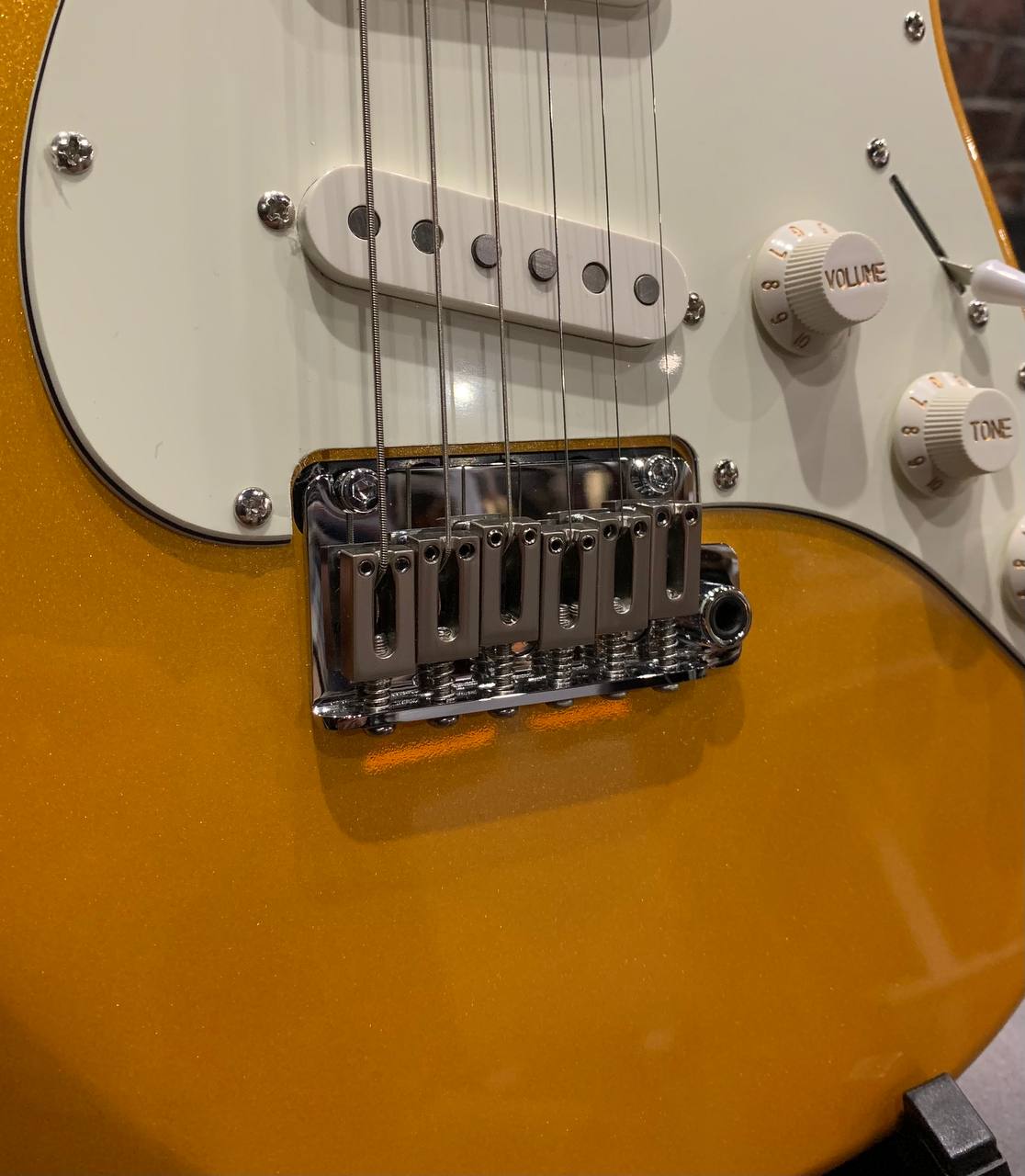 Электрогитара EART Guitar NK-VS60 Gold - изображение 4