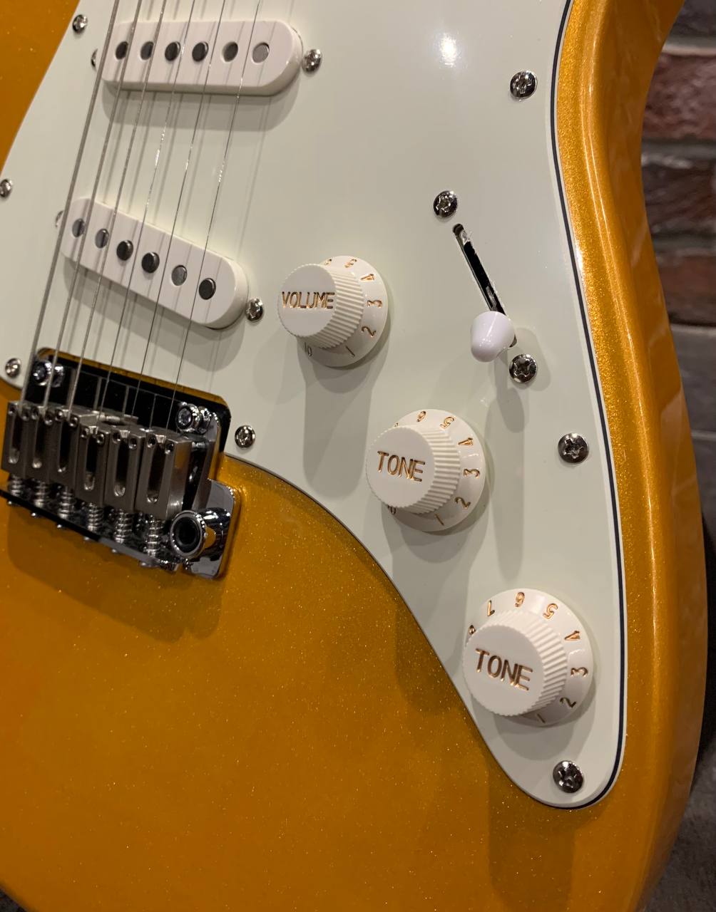 Электрогитара EART Guitar NK-VS60 Gold - изображение 5