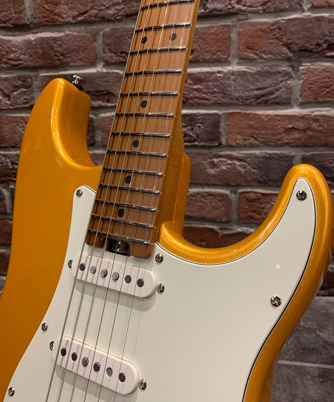 Электрогитара EART Guitar NK-VS60 Gold - изображение 6