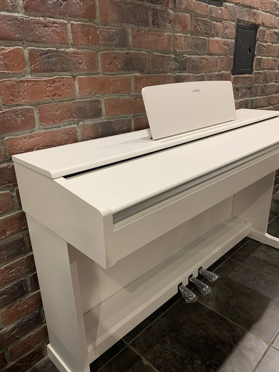 Корпусное Цифровое Пианино Yamaha YDP-145 WH + Банкетка - изображение 6