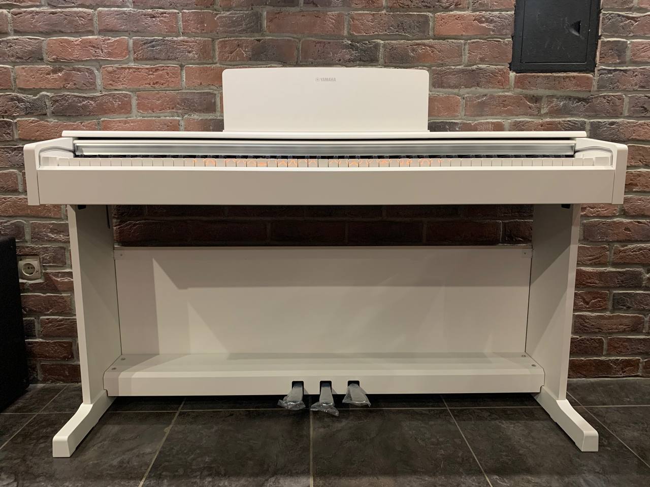 Корпусное Цифровое Пианино Yamaha YDP-145 WH + Банкетка - изображение 8