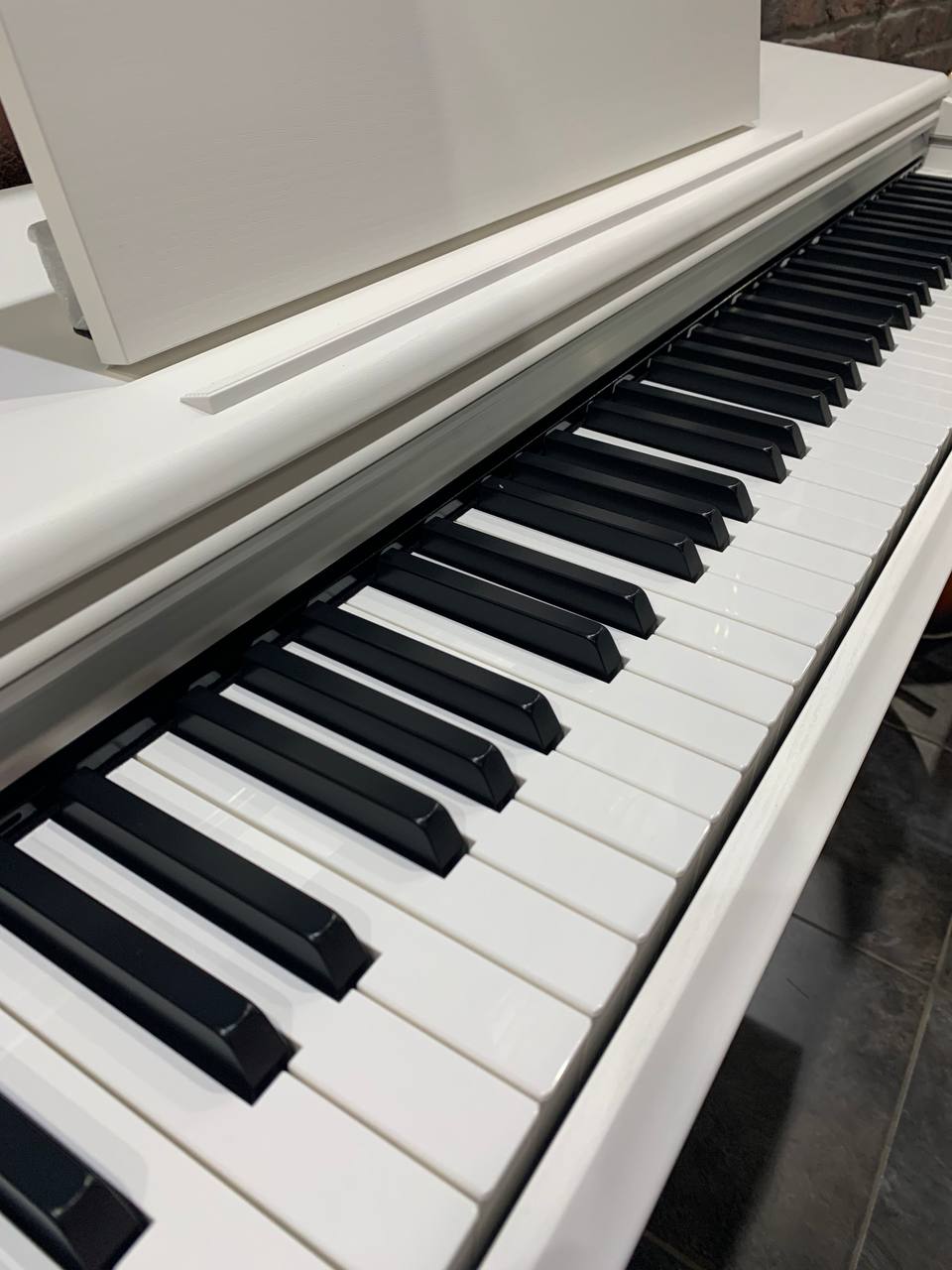 Корпусное Цифровое Пианино Yamaha YDP-145 WH + Банкетка - изображение 9