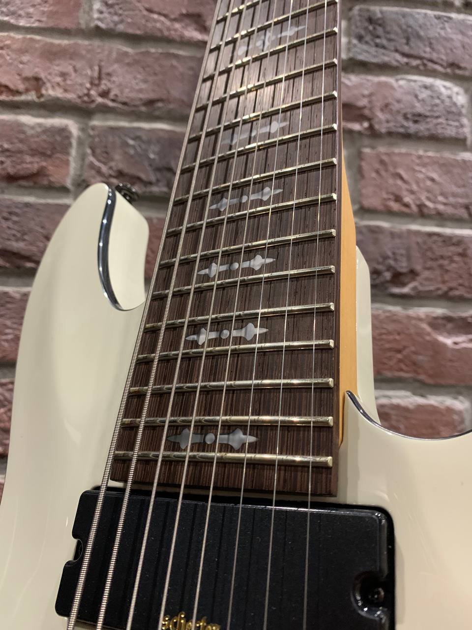 Электрогитара Schecter Demon 8 WH - изображение 3
