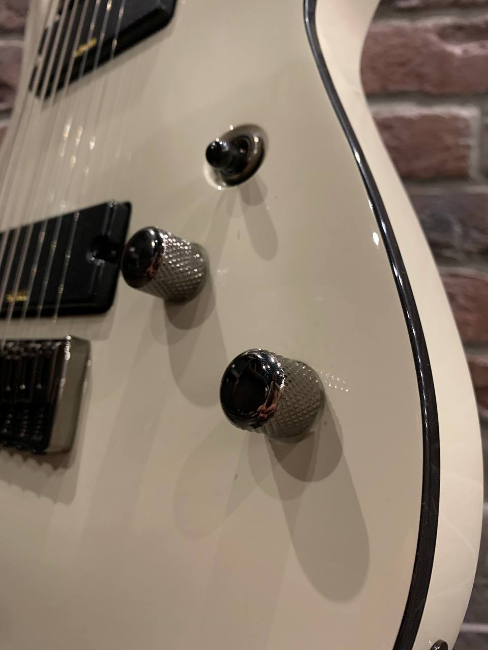 Электрогитара Schecter Demon 8 WH - изображение 5