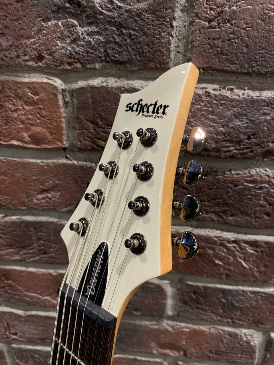 Электрогитара Schecter Demon 8 WH - изображение 6