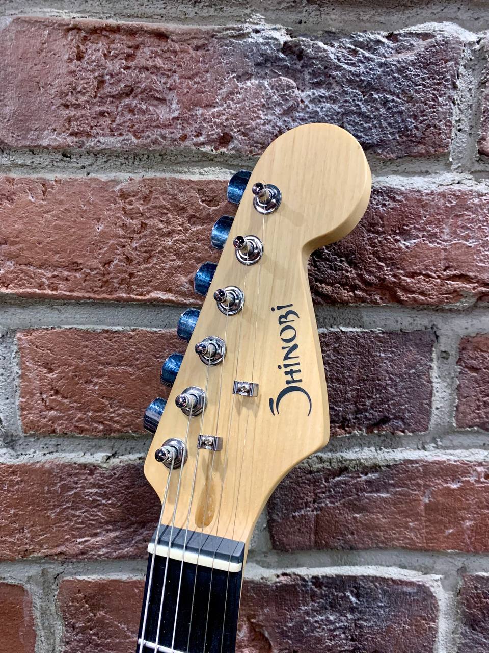 Электрогитара Shinobi Stratocaster HSS + Комбик 40 ват (комплект) - изображение 7