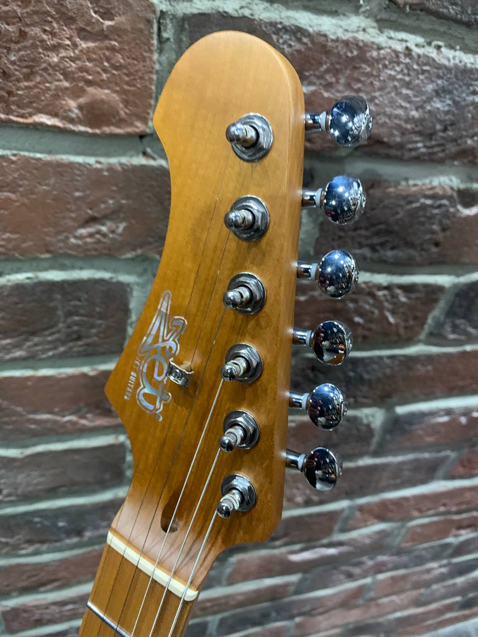 Леворукая Электрогитара Jet Vintage Sky HSS - изображение 7