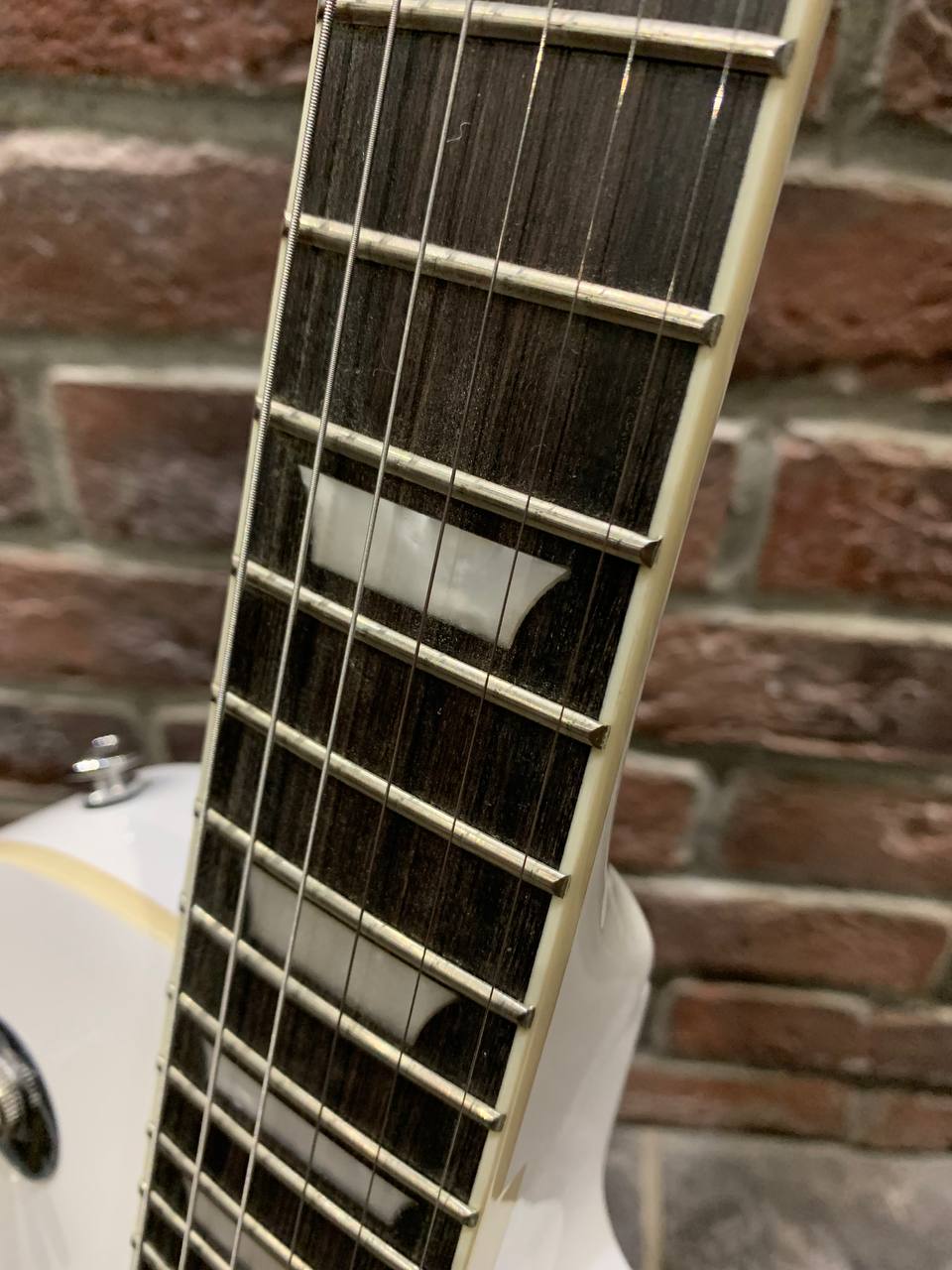 Электрогитара Les Paul BT White - изображение 7
