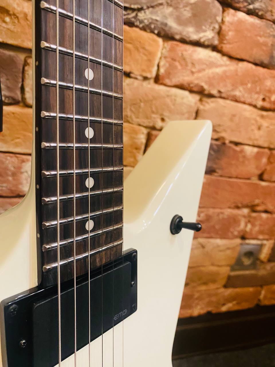 Электрогитара Harley Benton Explorer Modern EMG (Индонезия) - изображение 5