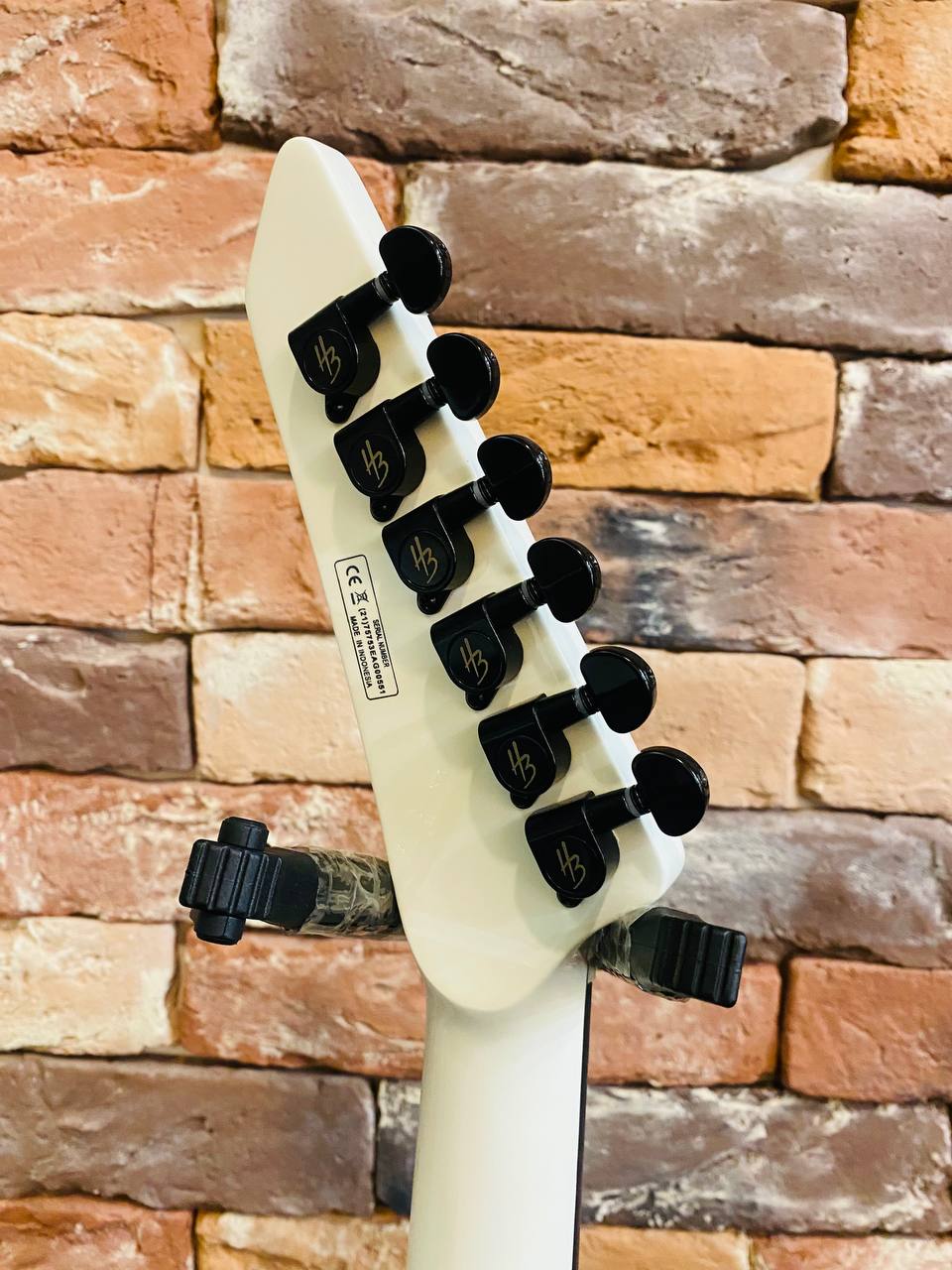 Электрогитара Harley Benton Explorer Modern EMG (Индонезия) - изображение 8