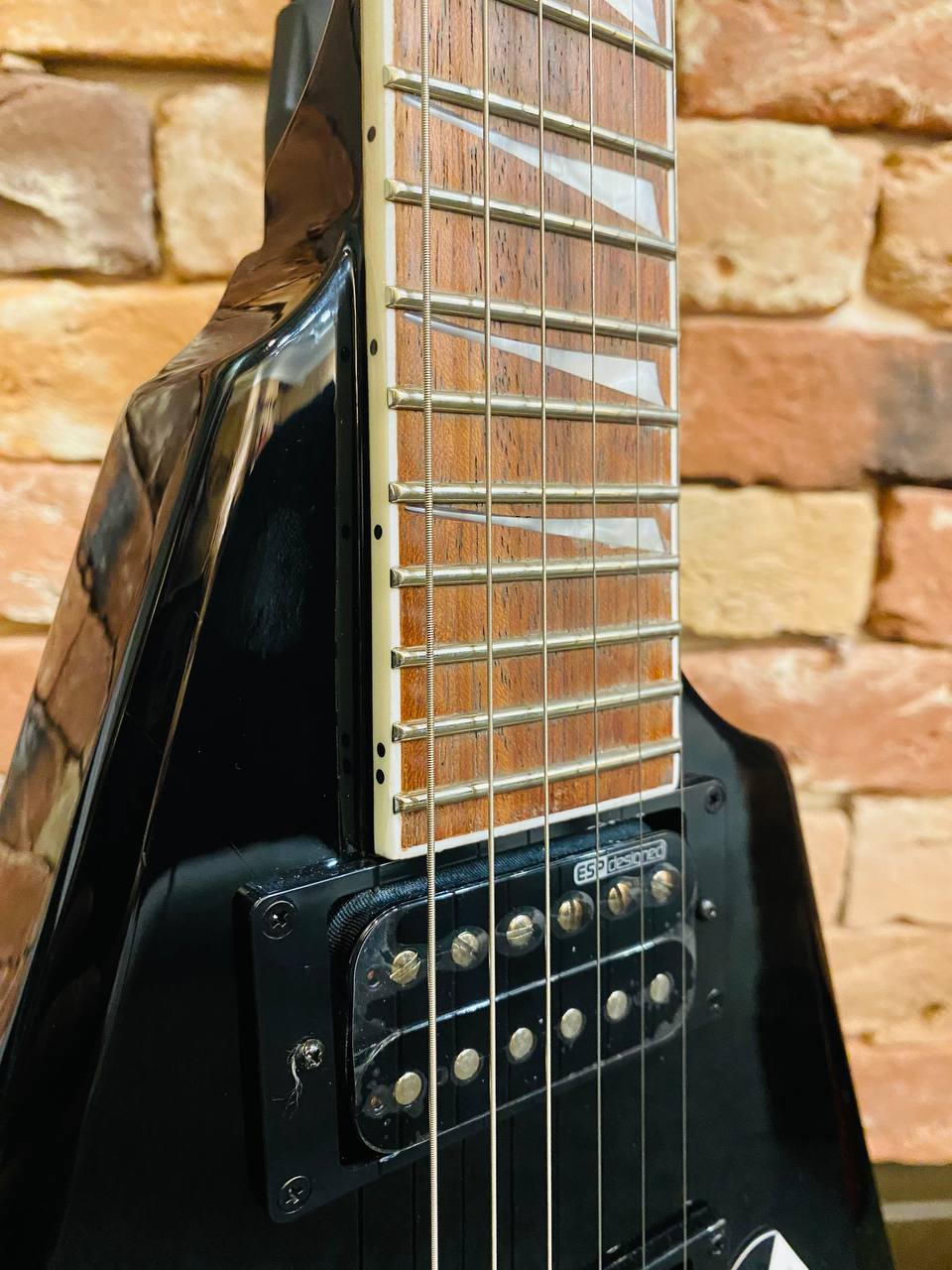Электрогитара ESP LTD Arrow-200 Black (Индонезия) - изображение 5