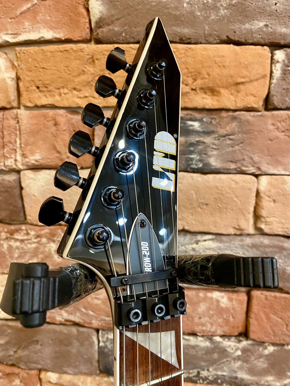 Электрогитара ESP LTD Arrow-200 Black (Индонезия) - изображение 7