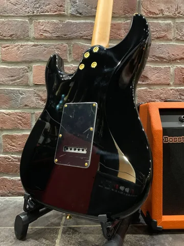 Электрогитара Jet JS-400 Gold с Комбоусилителем 15 ват (комплект)