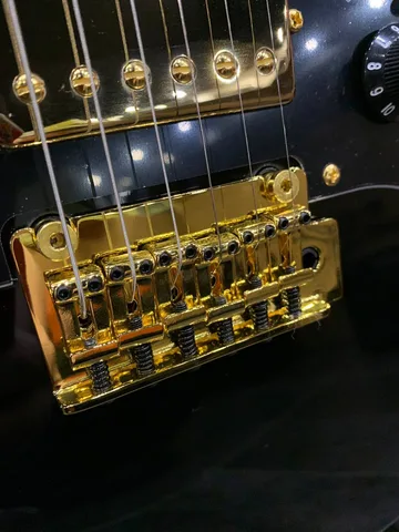 Электрогитара Jet JS-400 Gold с Комбоусилителем 15 ват (комплект)