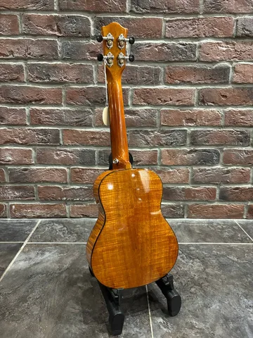 Укулеле Концерт из Массива Ели (янтарная)