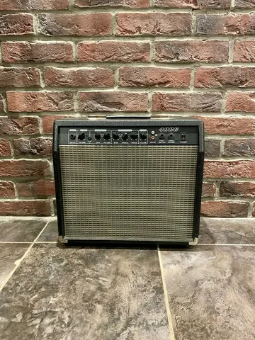 Электрогитара Fender Squier Jaguar 70s + Комбик 40 ват (Reverb)
