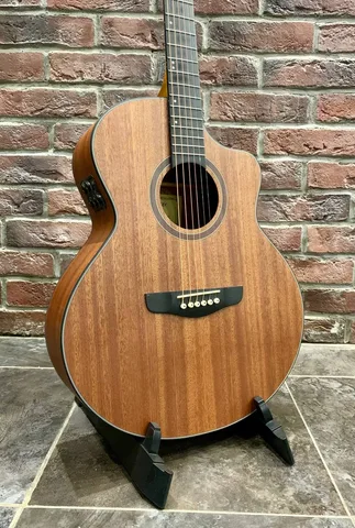 Транс-Акустическая Гитара из Красного Дерева Deviser Guitto