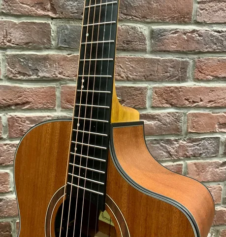 Транс-Акустическая Гитара из Красного Дерева Deviser Guitto