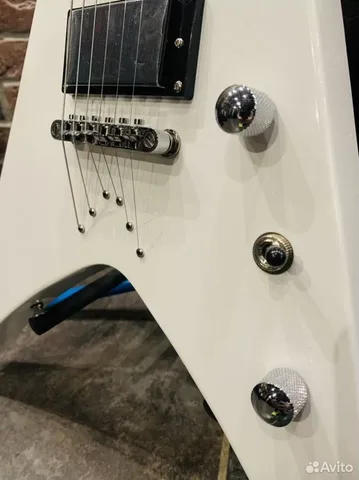 Электрогитара Flying V-HH + Мощный Комбик 40 ват
