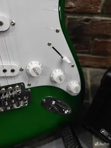 Электрогитара Stratocaster + Цифровой Комбик 15 ват (Много Эффектов)