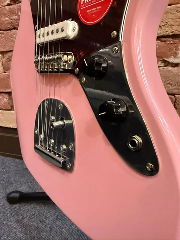 Электрогитара Squier by Fender Classic Vibe '70s Jaguar Pink