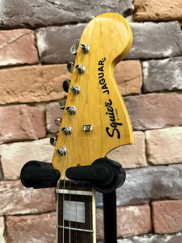 Электрогитара Squier by Fender Classic Vibe '70s Jaguar Pink