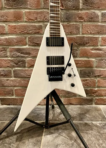 Электрогитара Magna RR-WH Floyd Rose (Активные Звучки)