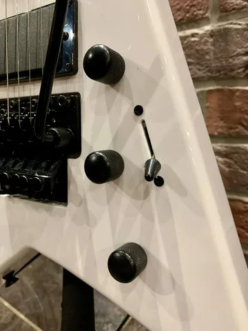 Электрогитара Magna RR-WH Floyd Rose (Активные Звучки)