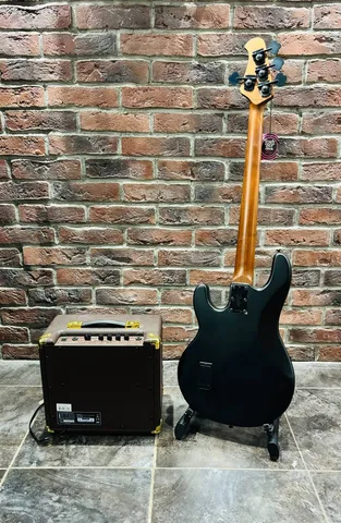 Бас Гитара Sterling Music Man + Басовый Комбик 15 ват (комплект)