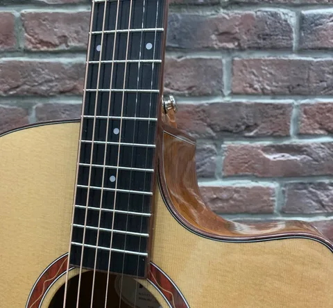 Электро-Акустическая Гитара из Красного Дерева Tesoro Grand EQ