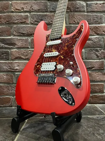 Электрогитара Stratocaster HSS-RD