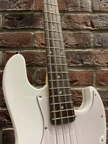 Бас Гитара Jazz Bass White Edition
