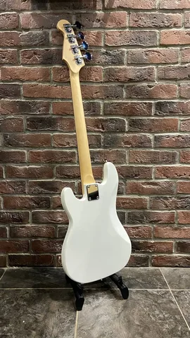 Бас Гитара Precision Bass White
