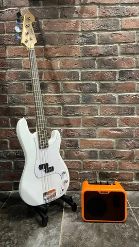 Бас Гитара Precision Bass + Портативный Басовый Комбик (Комплект)