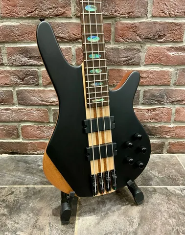 Бас Гитара Magna Black Mate-4 (Активные Звучки) 