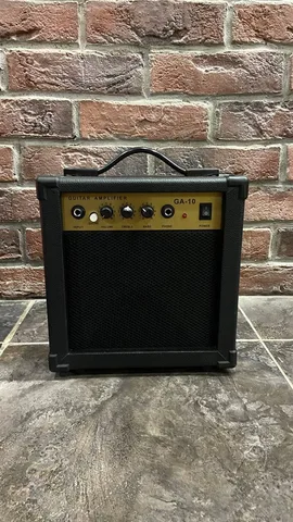Электрогитара Stratocaster HSS + Комбоусилителем 10 ват (комплект)