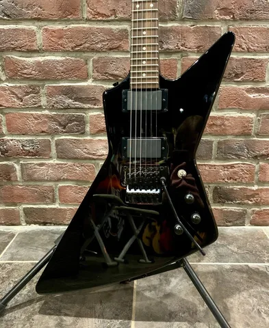 Электрогитара Explorer с Floyd Rose (активы)